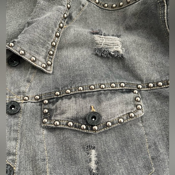 UMGEE Distressed Denim Jacket with non functional Pockets & Studs Large - Picture 9 of 13